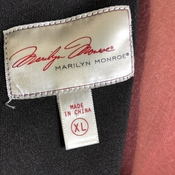 Marilyn Monroe Beautiful dress - Picture 9 of 10